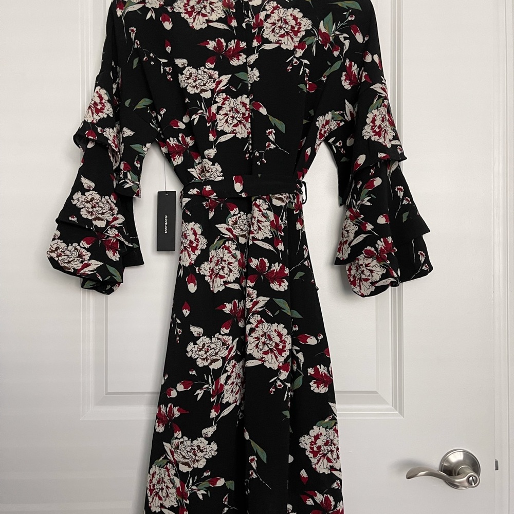 LULU’S DRESS - Picture 5 of 8